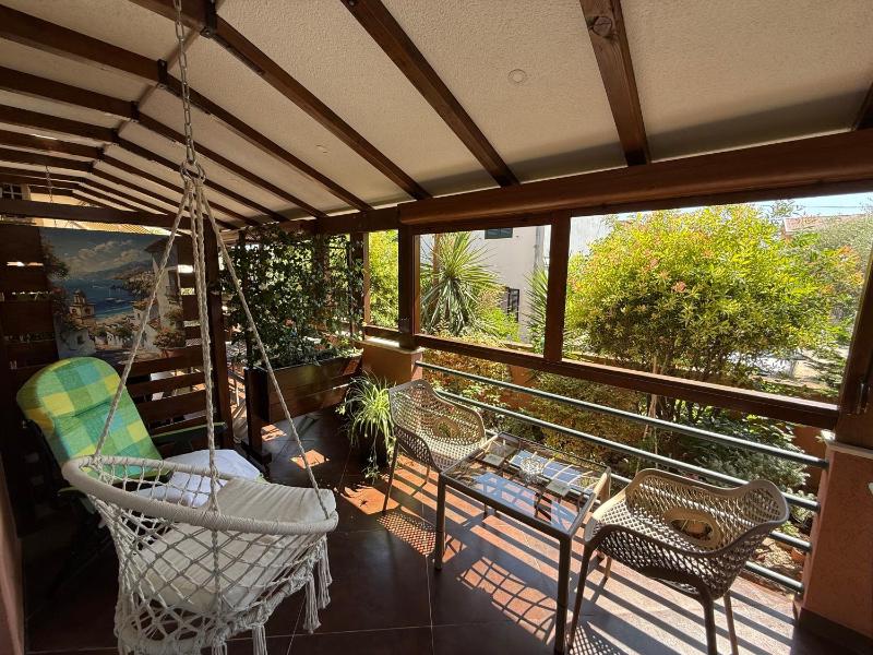 One-Bedroom Apartment with Terrace and Garden View image 4