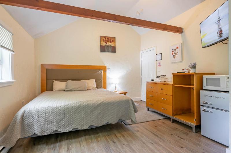 Deluxe King Room image 4