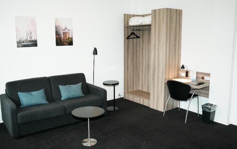 Superior Family Room image 4