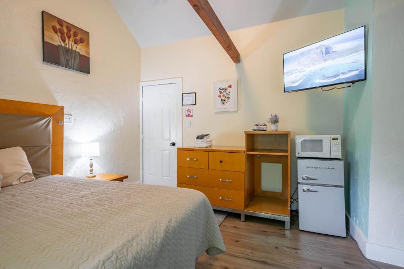 Deluxe King Room image 3