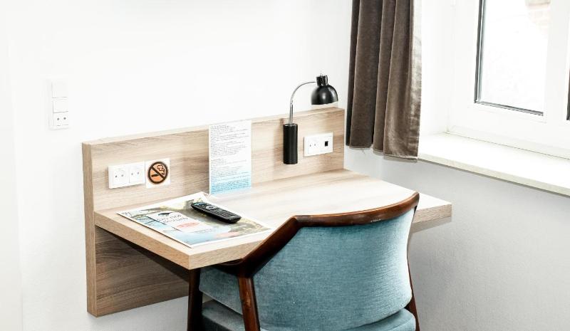 Standard Single Room image 3