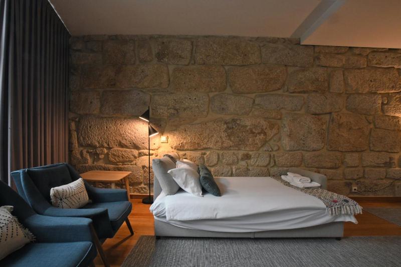 One-Bedroom Apartment image 1