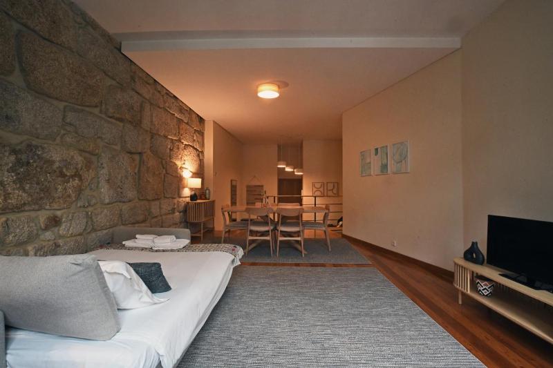 One-Bedroom Apartment image 2