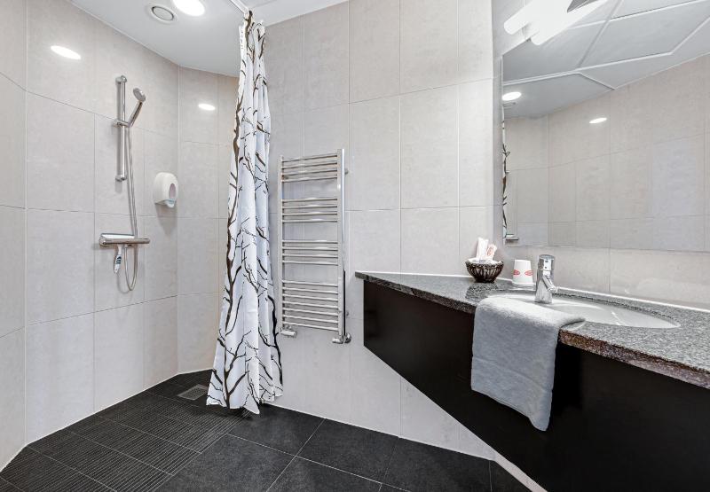 Deluxe Double Room with Shower image 2