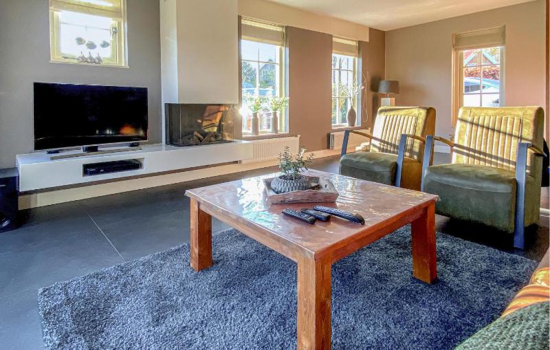 Three-Bedroom Holiday Home  image 1
