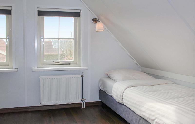 Three-Bedroom Holiday Home  image 4