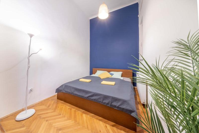 Sassoon - 2-bedroom elegant airy home at Deak ter - image 16