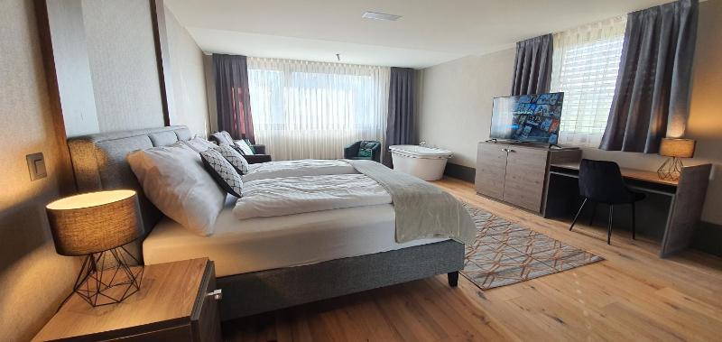 Superior Double Room image 1