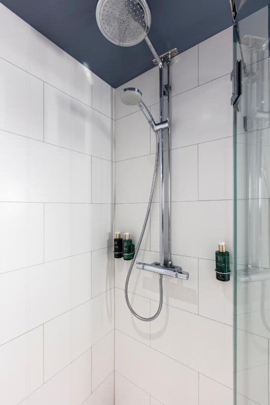 Deluxe Twin Room image 2