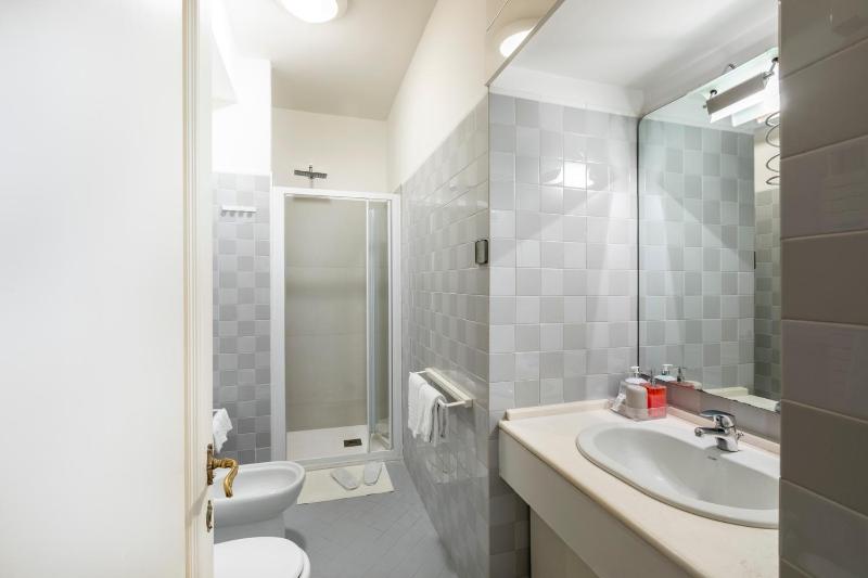 Small Double Room image 3