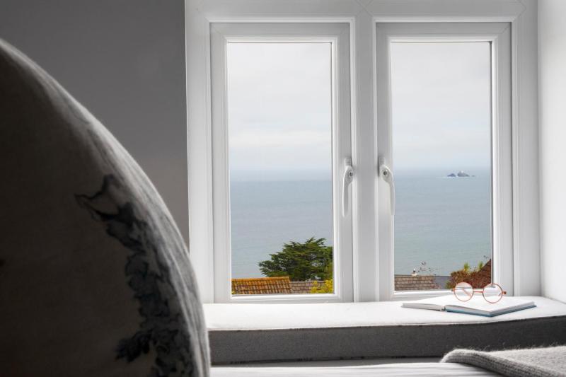 Deluxe Double or Twin Room with Sea View image 3