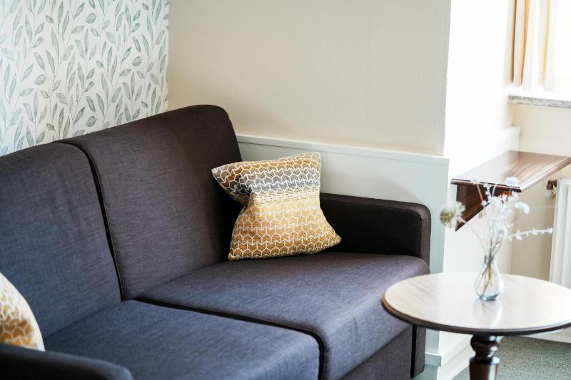 Family Room image 3