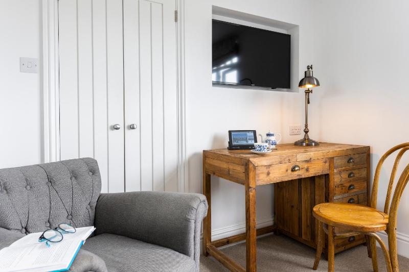 Standard Double or Twin Room image 4