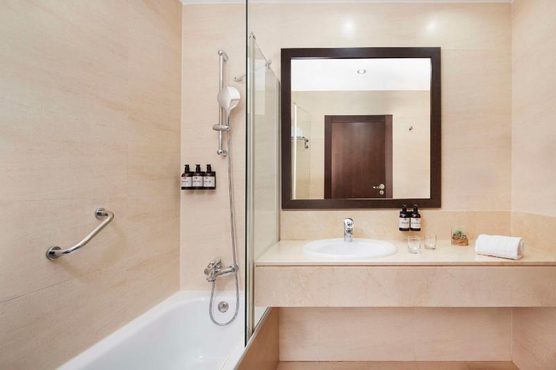 Standard Double or Twin Room image 4