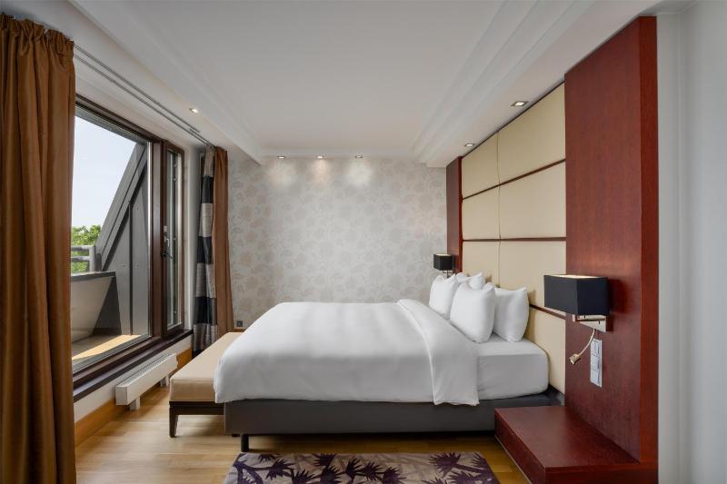 Junior Suite with Panoramic View image 1