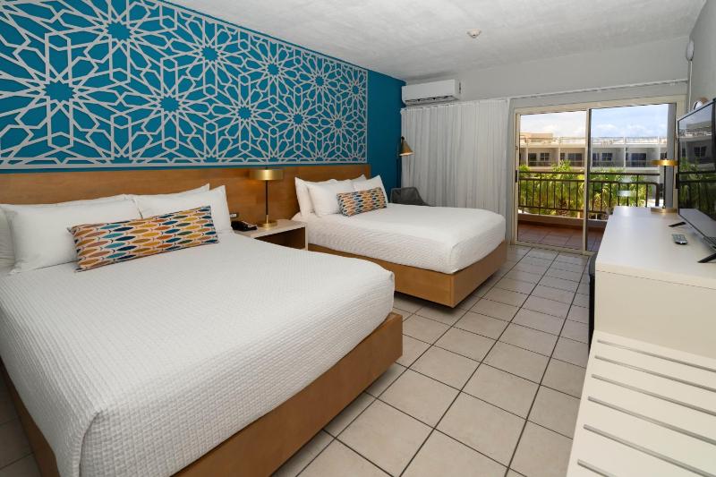 Deluxe Double Room, Two Double Beds image 3
