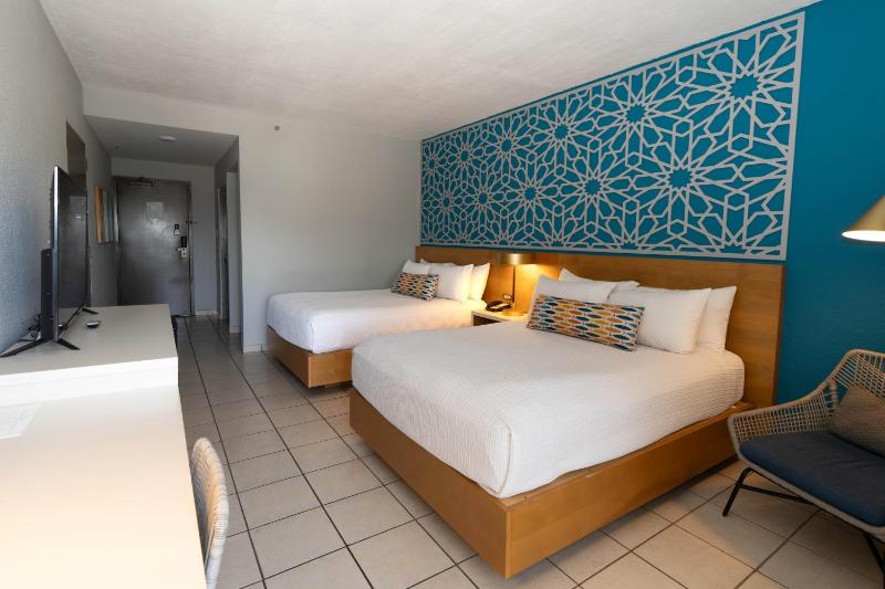 Deluxe Double Room, Two Double Beds image 4