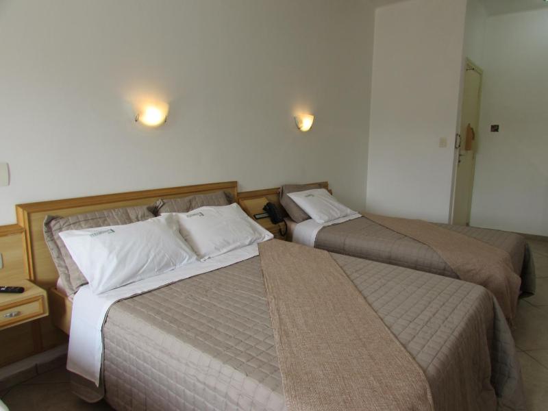 Standard Triple Room image 2