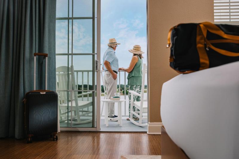 King Room with Lake View image 1