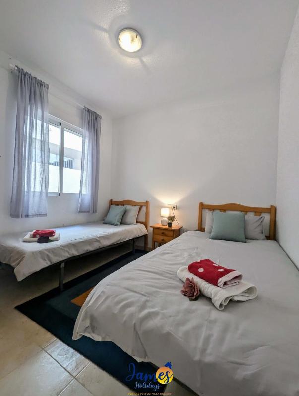 Cosy Two Bed Apartment in La Zenia LZ13 - image 5