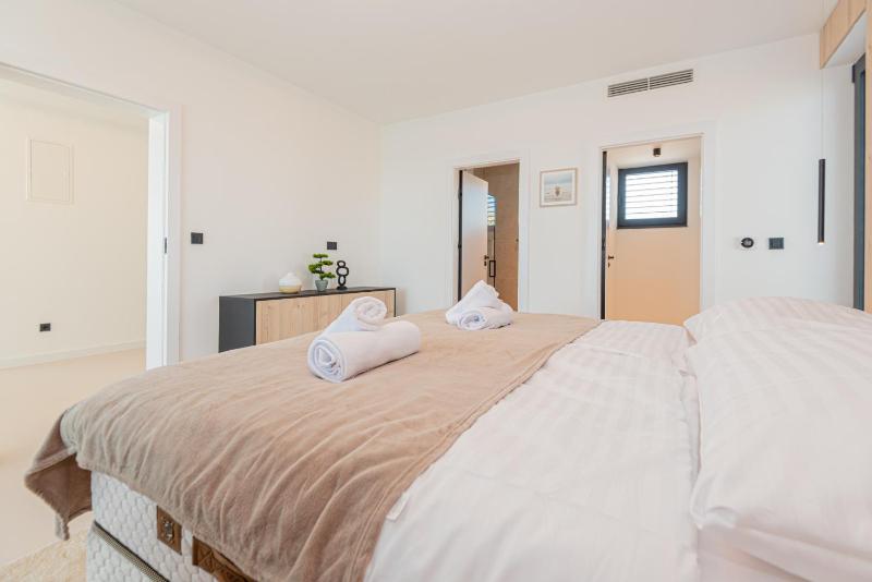 Seafront Villa Serena with pool and seaview - image 37