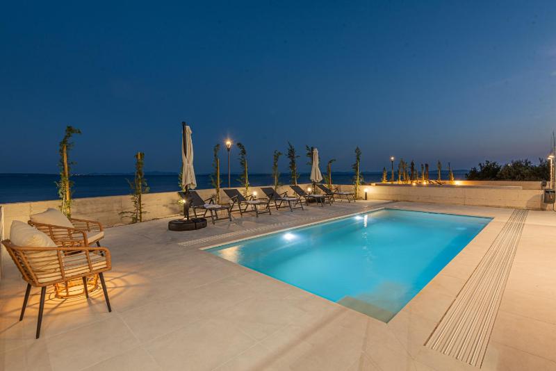 Seafront Villa Serena with pool and seaview - image 31