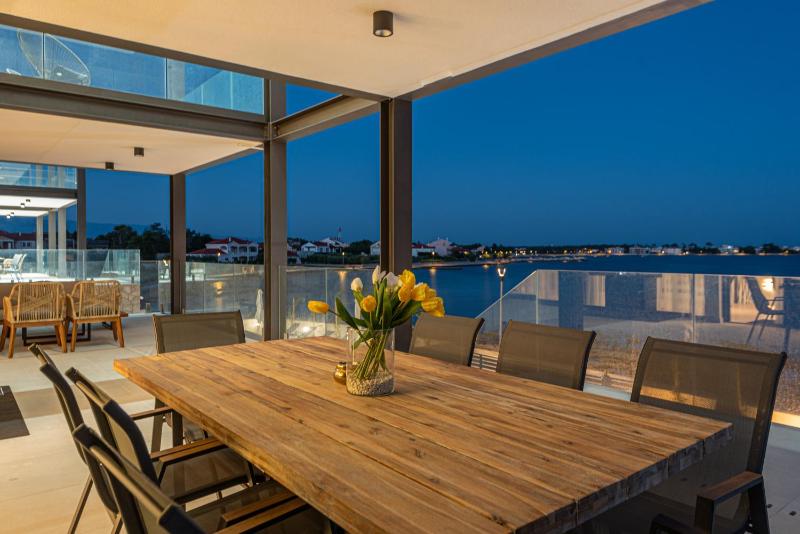 Seafront Villa Serena with pool and seaview - image 34