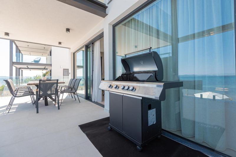 Seafront Villa Serena with pool and seaview - image 36