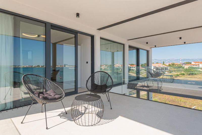 Seafront Villa Serena with pool and seaview - image 27