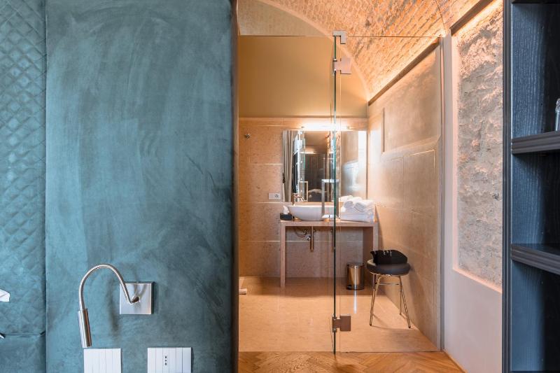 Pavillon Apartments - image 49