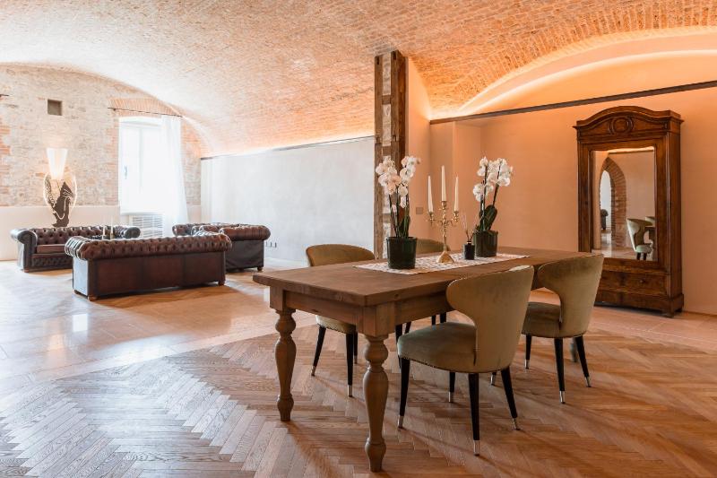 Pavillon Apartments - image 33