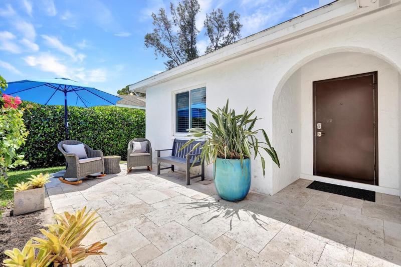 The Beach House! - 1 Mile to Vanderbilt Beach! Southern Exposure Pool - image 37