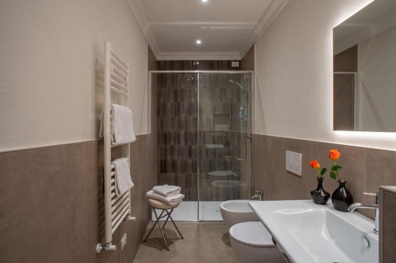 Superior Apartment image 2