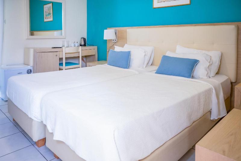 Standard Double Room image 3