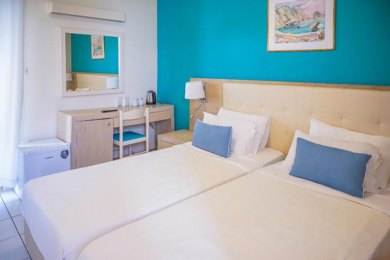 Standard Double Room image 2