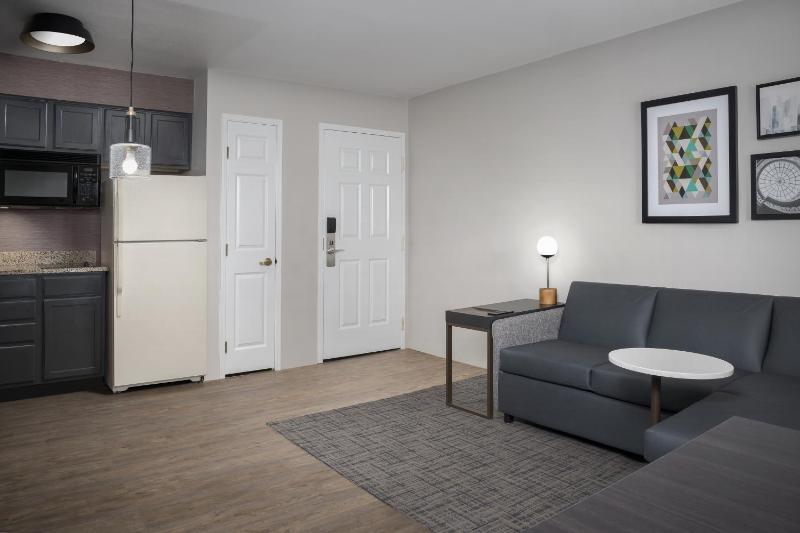 King Studio with Sofa Bed image 3