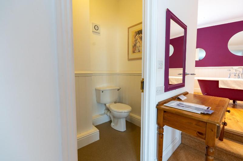 Four Poster Bed Suite image 2