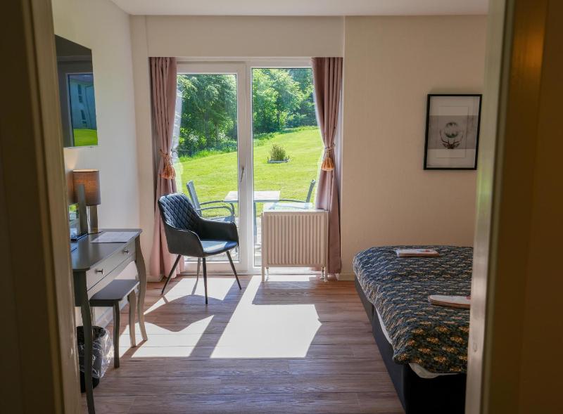 Double or Twin Room image 3