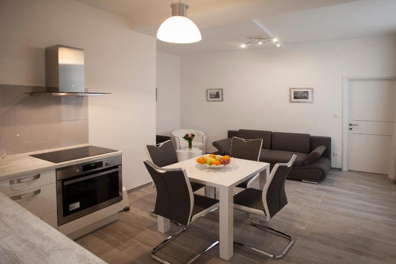 One-Bedroom Apartment image 2