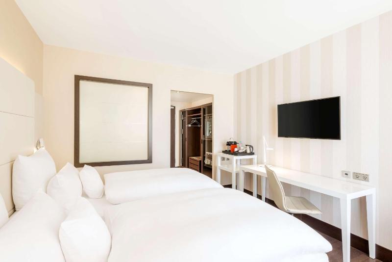 Superior Double or Twin Room image 4