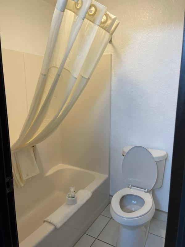 King Room - Non-Smoking image 2