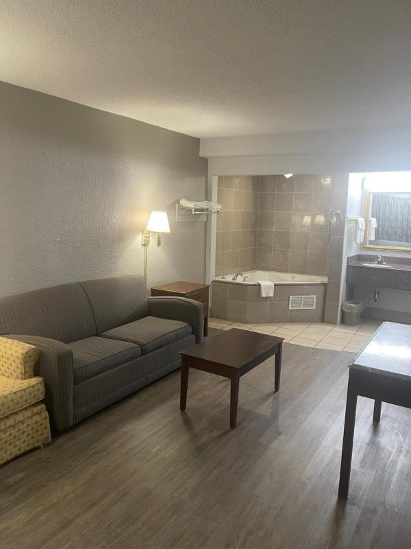 King Room with Spa Bath image 3