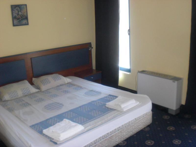 Double Room image 3