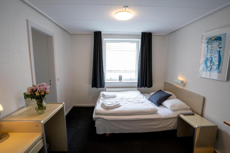 Small Double Room image 3