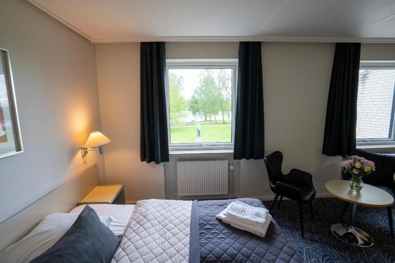 Twin Room with View image 4