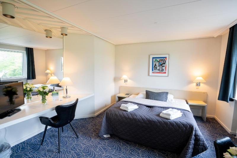 Business Room image 1