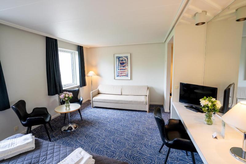 Business Room image 4