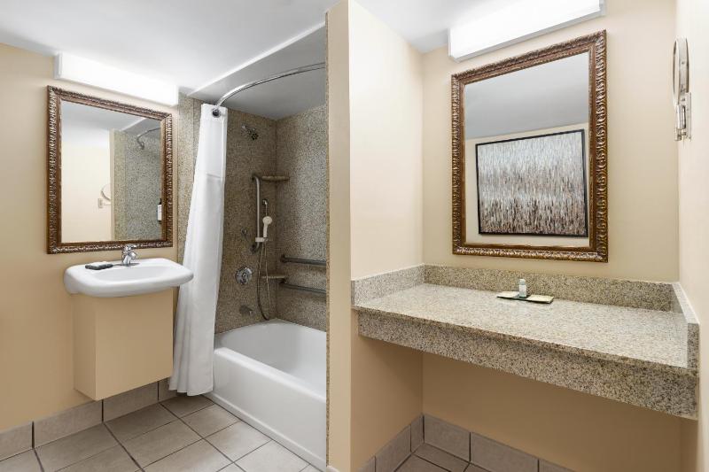 Two-Room King Suite with Whirlpool image 2