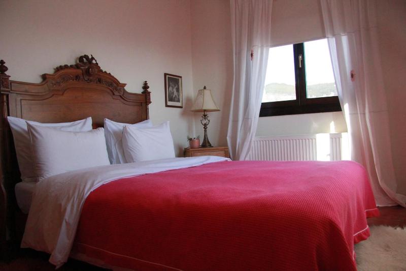 Two-Room Suite with Lake View and Fireplace (2-4 adults) image 2