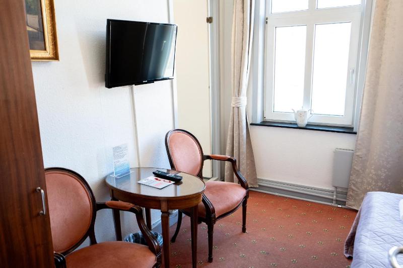 Standard Double or Twin Room image 3